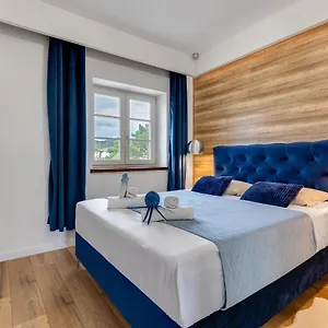 https://teona-luxury-apartment-with-terrace-sea-view-without-jacuzzi.hotelinzadar.com